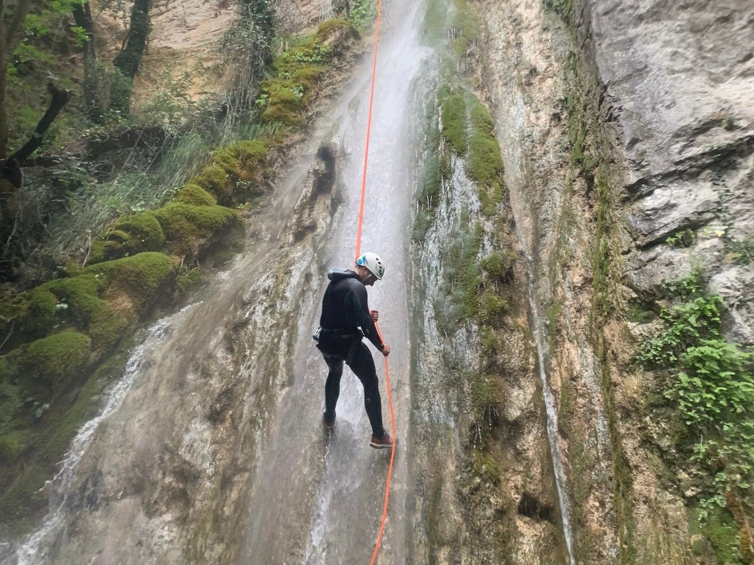 3 Esperienze di Canyoning da Non Perdere nel Centro Italia: Guida tra Lazio e Umbria - Strike Adventure
