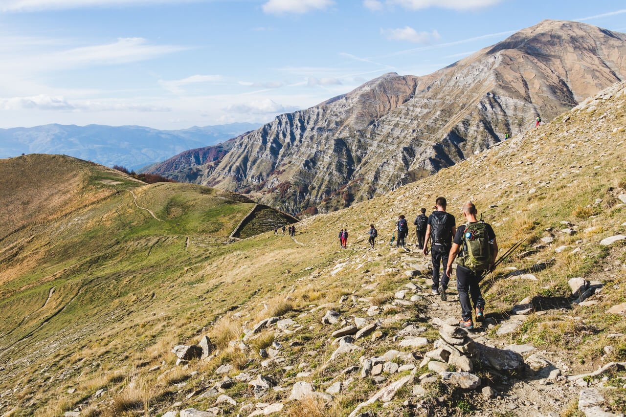 Escursioni di gruppo in montagna: come scegliere - Strike Adventure