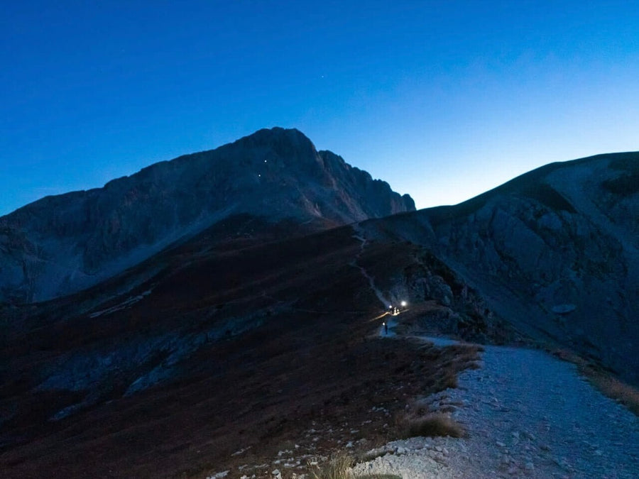 Alba sul Gran Sasso: Monte Aquila e colazione al Rifugio Duca degli Abruzzi - Strike Adventure