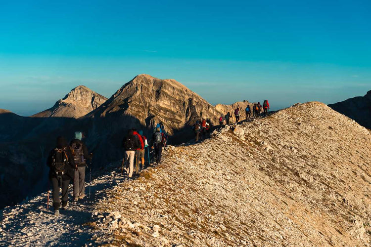 Alba sul Gran Sasso: Monte Aquila e colazione al Rifugio Duca degli Abruzzi - Strike Adventure