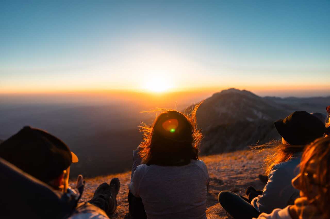 Alba sul Gran Sasso: Monte Aquila e colazione al Rifugio Duca degli Abruzzi - Strike Adventure