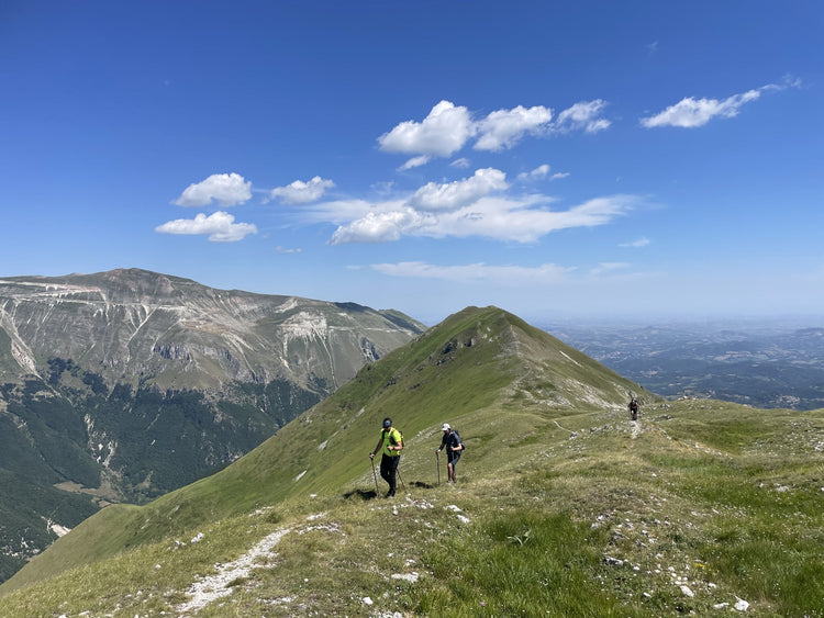Alta Via dei Monti Sibillini: 15 vette over 2000 e notti tra rifugi e bivacchi - Strike Adventure