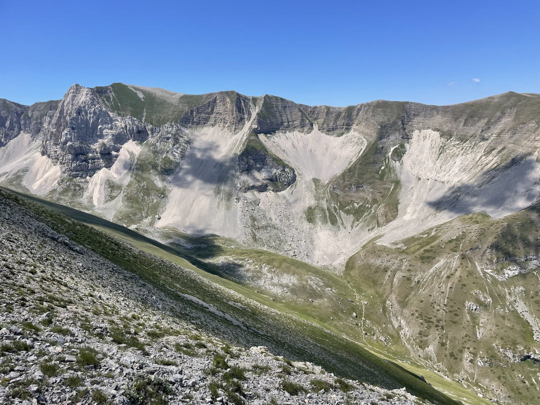 Alta Via dei Monti Sibillini: 15 vette over 2000 e notti tra rifugi e bivacchi - Strike Adventure