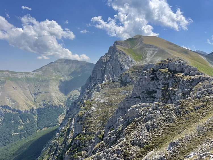 Alta Via dei Monti Sibillini: 15 vette over 2000 e notti tra rifugi e bivacchi - Strike Adventure