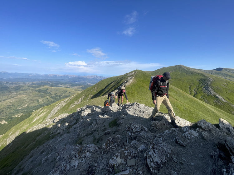 Alta Via della Laga: 12 vette over 2000 e notti sotto le stelle - Strike Adventure