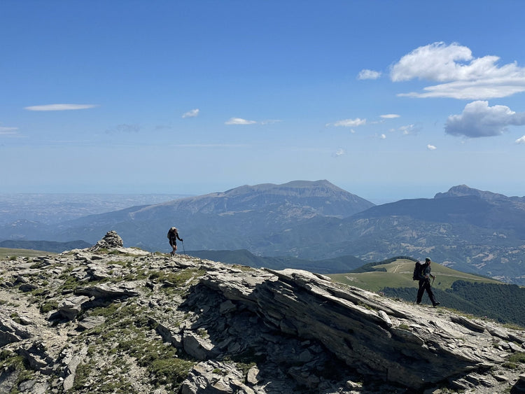 Alta Via della Laga: 12 vette over 2000 e notti sotto le stelle - Strike Adventure