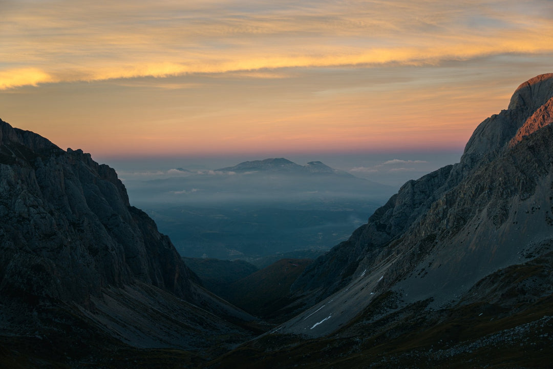 Alta Via Occidentale del Gran Sasso: 10 vette e notti di stelle tra rifugi e bivacchi - Strike Adventure