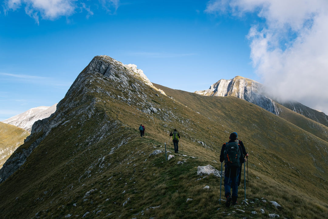 Alta Via Occidentale del Gran Sasso: 10 vette e notti di stelle tra rifugi e bivacchi - Strike Adventure