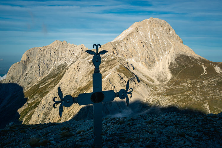 Alta Via Occidentale del Gran Sasso: 10 vette e notti di stelle tra rifugi e bivacchi - Strike Adventure
