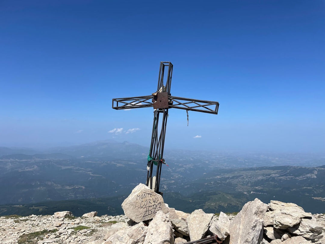 Alta Via Occidentale del Gran Sasso: 10 vette e notti di stelle tra rifugi e bivacchi - Strike Adventure