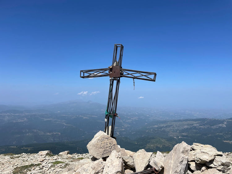 Alta Via Occidentale del Gran Sasso: 10 vette e notti di stelle tra rifugi e bivacchi - Strike Adventure