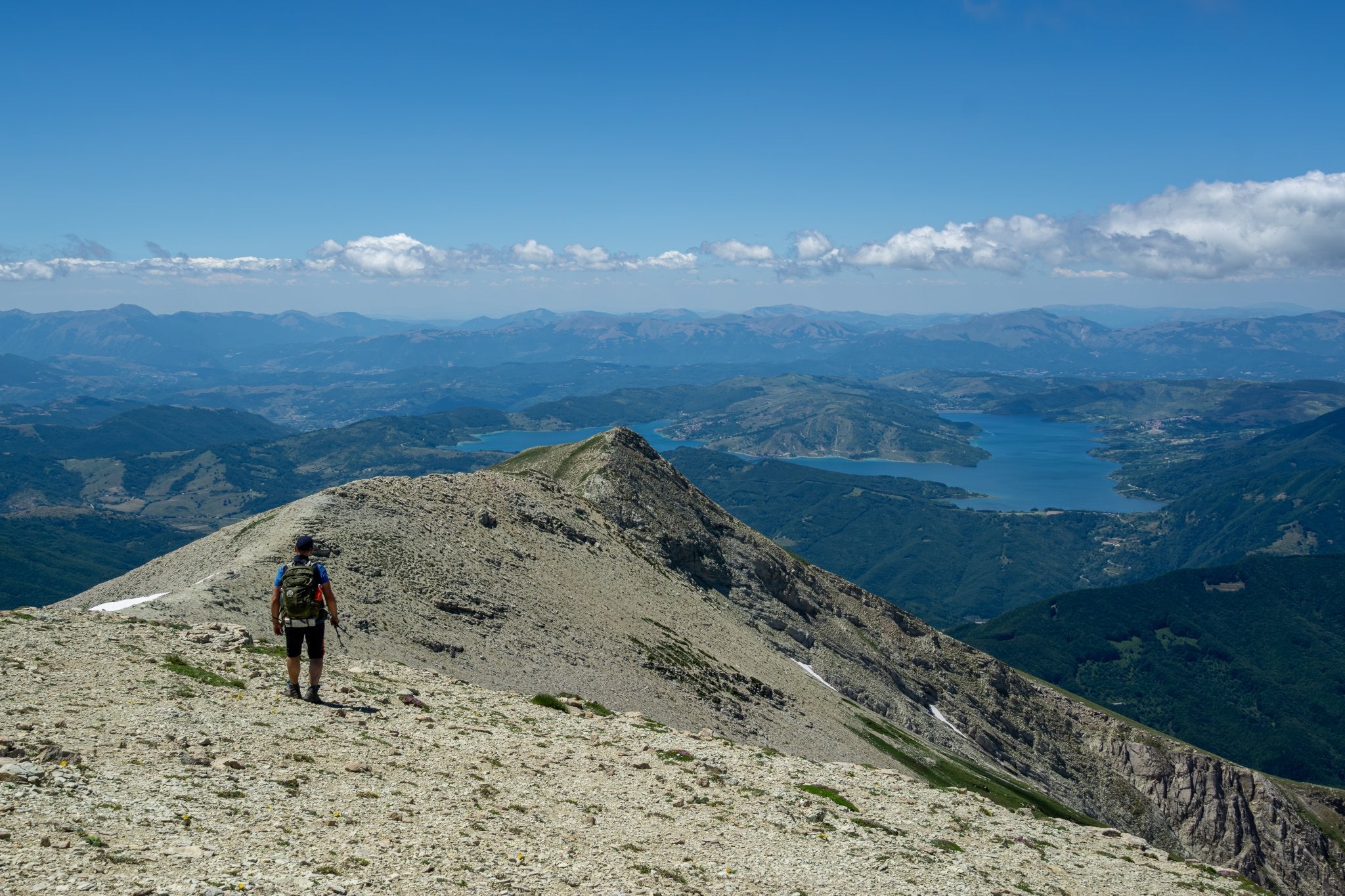 Alta Via Occidentale del Gran Sasso: 10 vette e notti di stelle tra rifugi e bivacchi - Strike Adventure