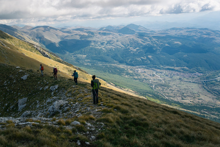 Alta Via Occidentale del Gran Sasso: 10 vette e notti di stelle tra rifugi e bivacchi - Strike Adventure