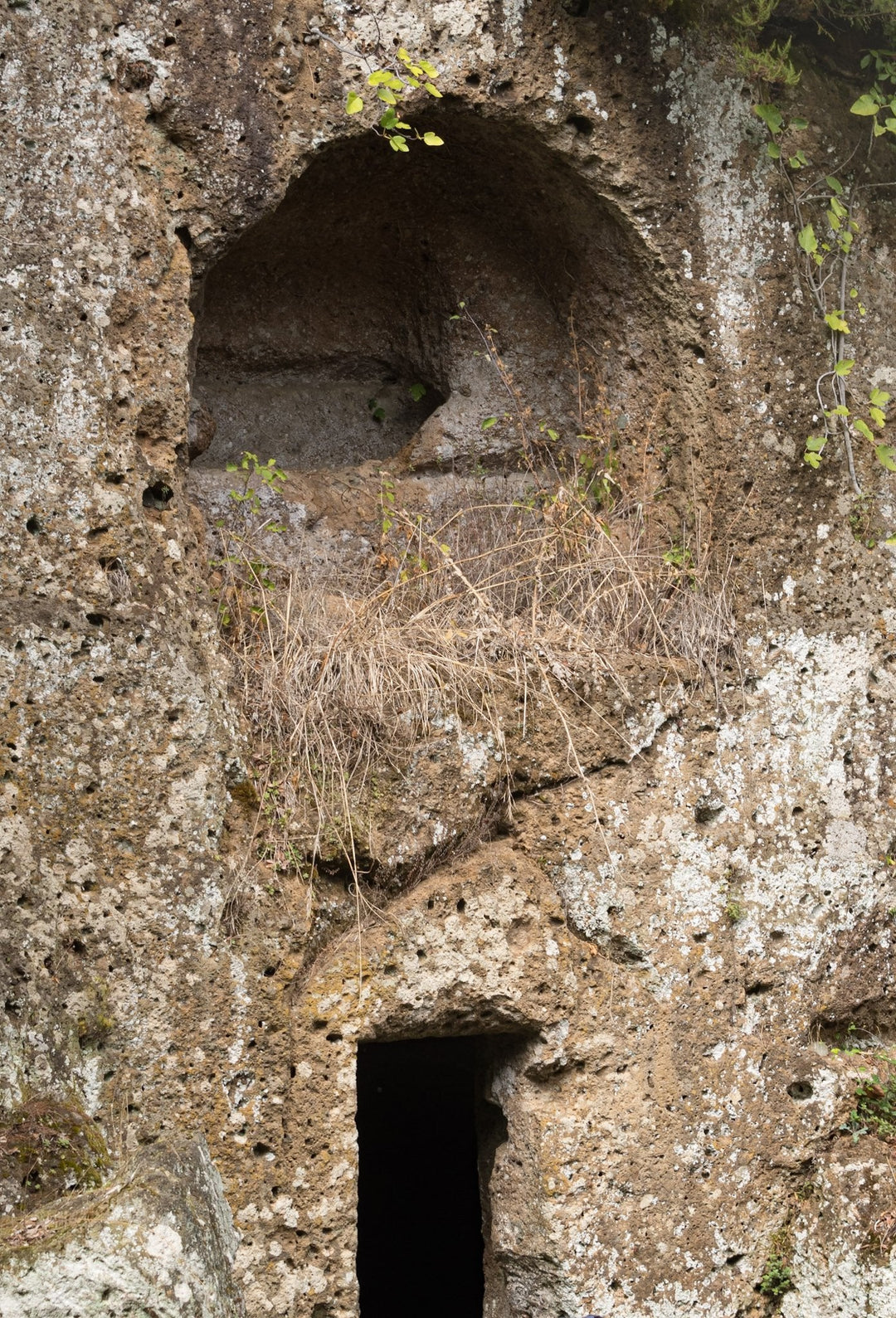 Canyon e Necropoli della Via Amerina, un viaggio tra Natura e Avventura - Strike Adventure