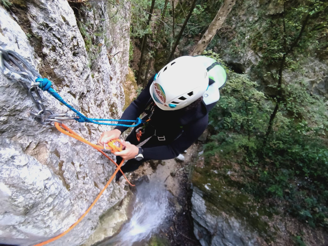 Canyoning alla forra del Casco: il giro delle 12 cascate - Strike Adventure