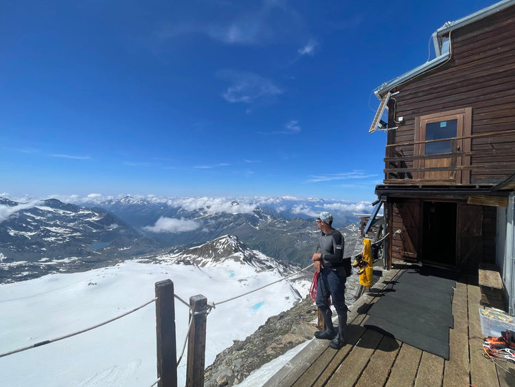 Capanna Margherita 4554m : ascesa alpinistica al Rifugio più alto d'Europa - Strike Adventure