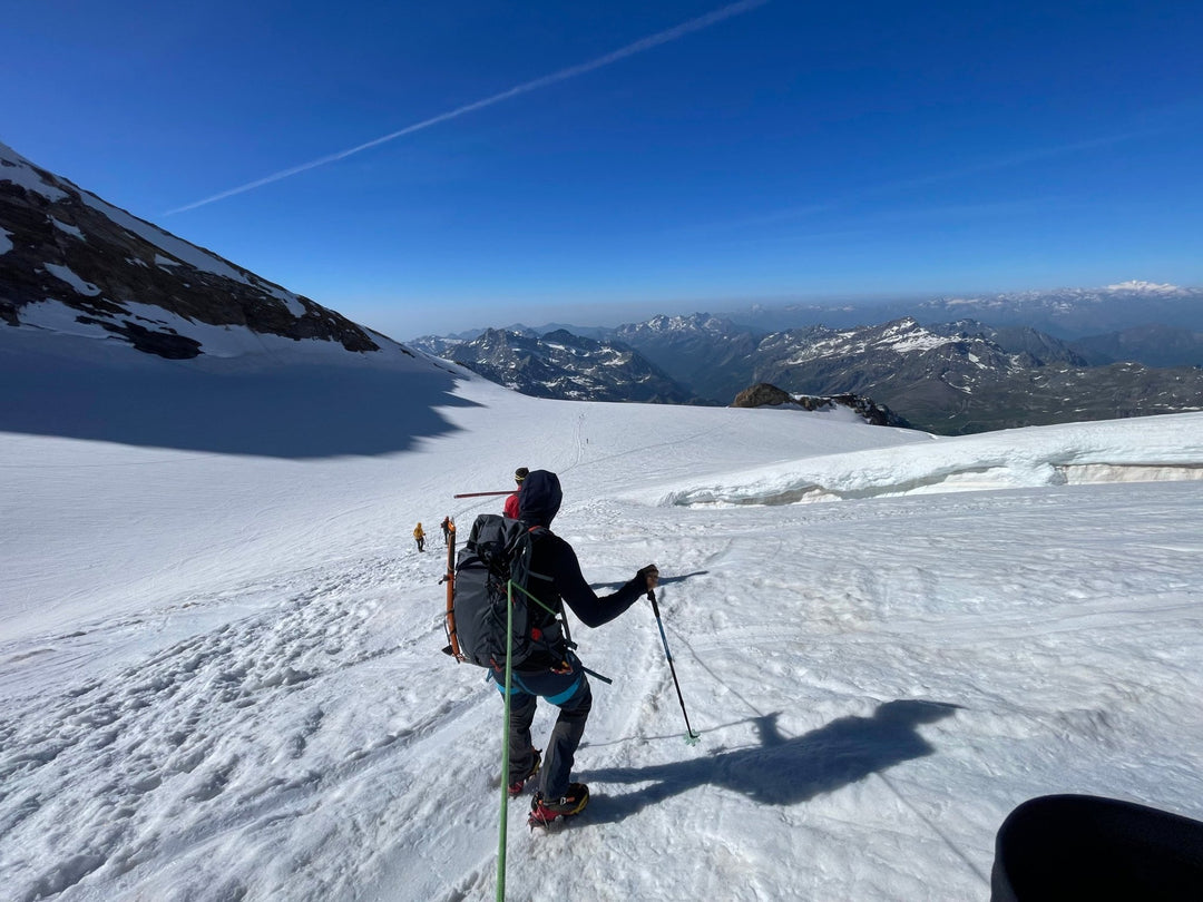 Capanna Margherita 4554m : ascesa alpinistica al Rifugio più alto d'Europa - Strike Adventure