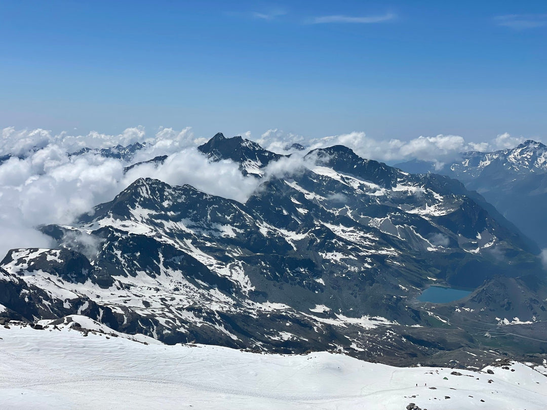 Capanna Margherita 4554m : ascesa alpinistica al Rifugio più alto d'Europa - Strike Adventure