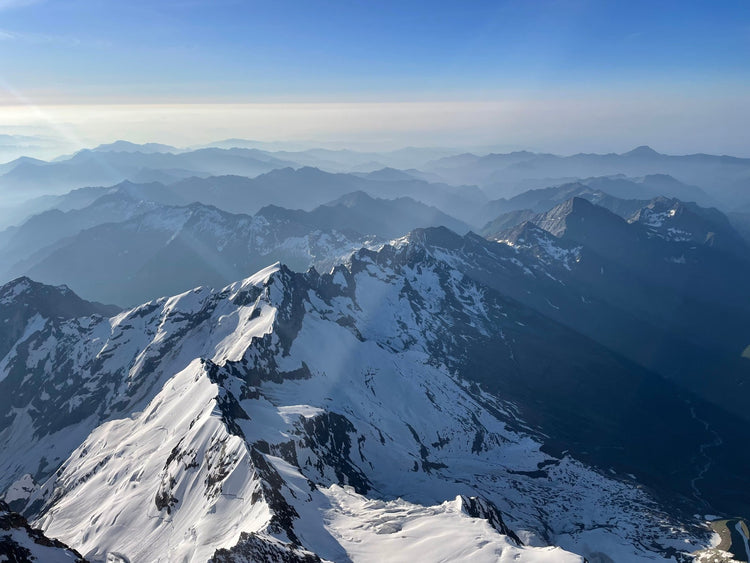 Capanna Margherita 4554m : ascesa alpinistica al Rifugio più alto d'Europa - Strike Adventure