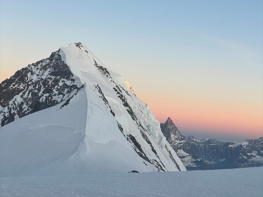 Capanna Margherita 4554m : ascesa alpinistica al Rifugio più alto d'Europa - Strike Adventure