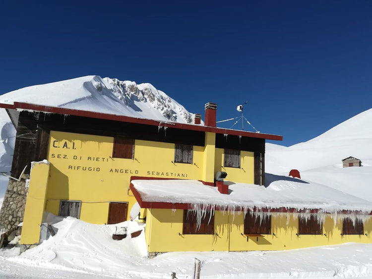 Ciaspolata Panoramica sul Terminllo con Pranzo al Rifugio A.Sebastiani - Strike Adventure