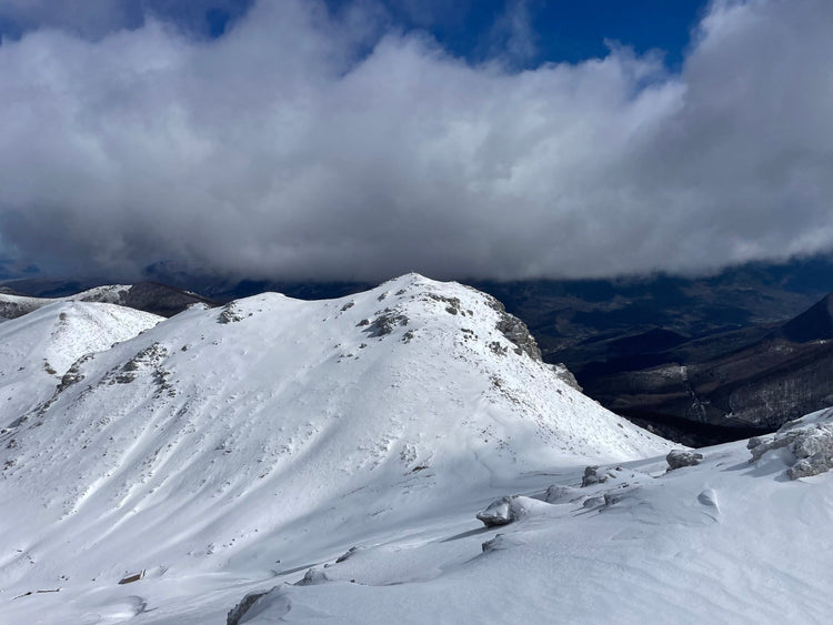 Ciaspolata Panoramica tra i pianori carsici innevati di Campo Catino - Strike Adventure