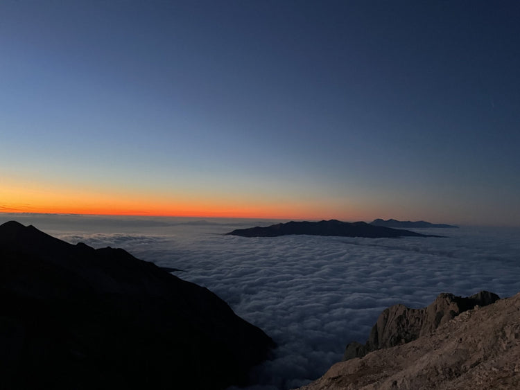 Corno Grande (2912M) al tramonto con rientro in notturna - Strike Adventure