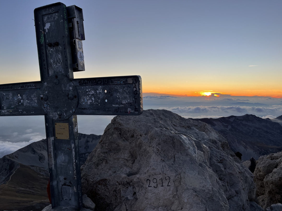 Corno Grande (2912M) al tramonto con rientro in notturna - Strike Adventure