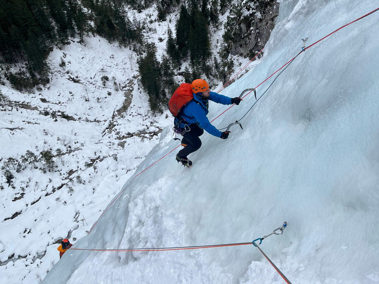 Corso Base di Arrampicata su Ghiaccio – Cogne - Parco Nazionale Gran Paradiso, Valle d'Aosta | Strike Adventure