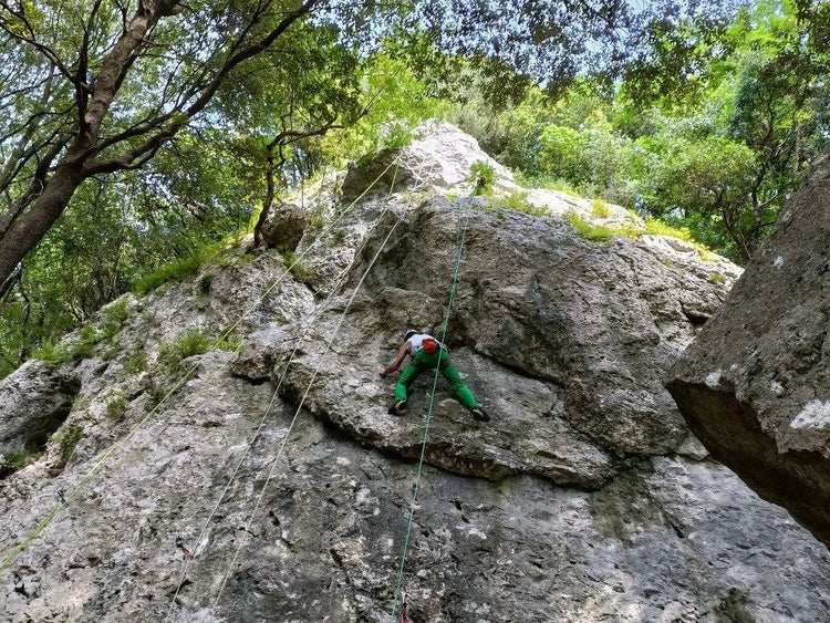 Corso Base di Arrampicata su Rocca a Lisciano (RI) – Falesia di Lisciano, Lazio | Strike Adventure