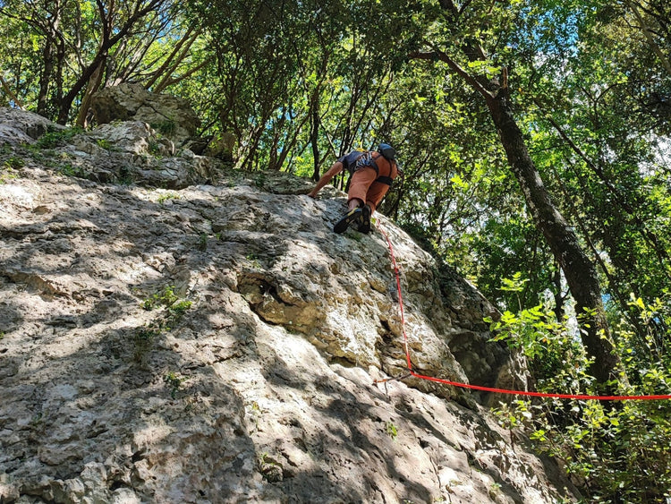 Corso Base di Arrampicata su Rocca a Lisciano (RI) – Falesia di Lisciano, Lazio | Strike Adventure