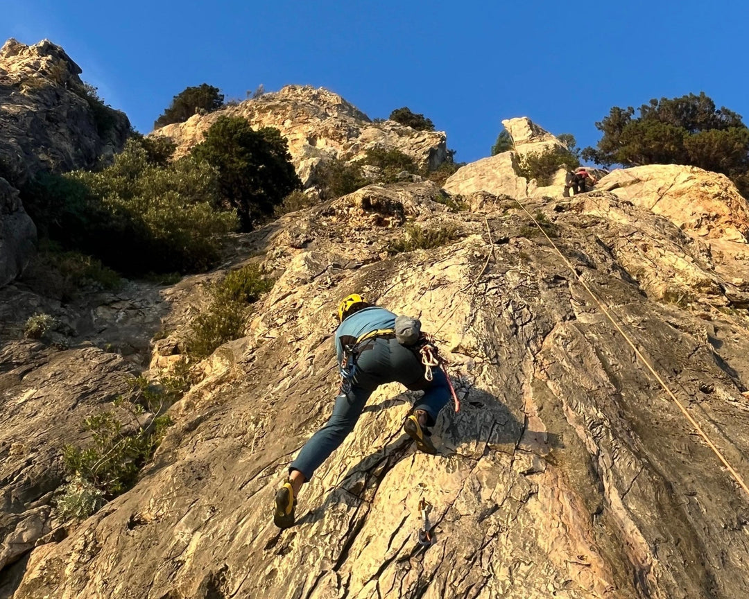 Corso Multipitch di Arrampicata su Roccia tra Sperlonga e la Montagna Spaccata – 2676 Falesia di Sperlonga, Lazio | Strike Adventure