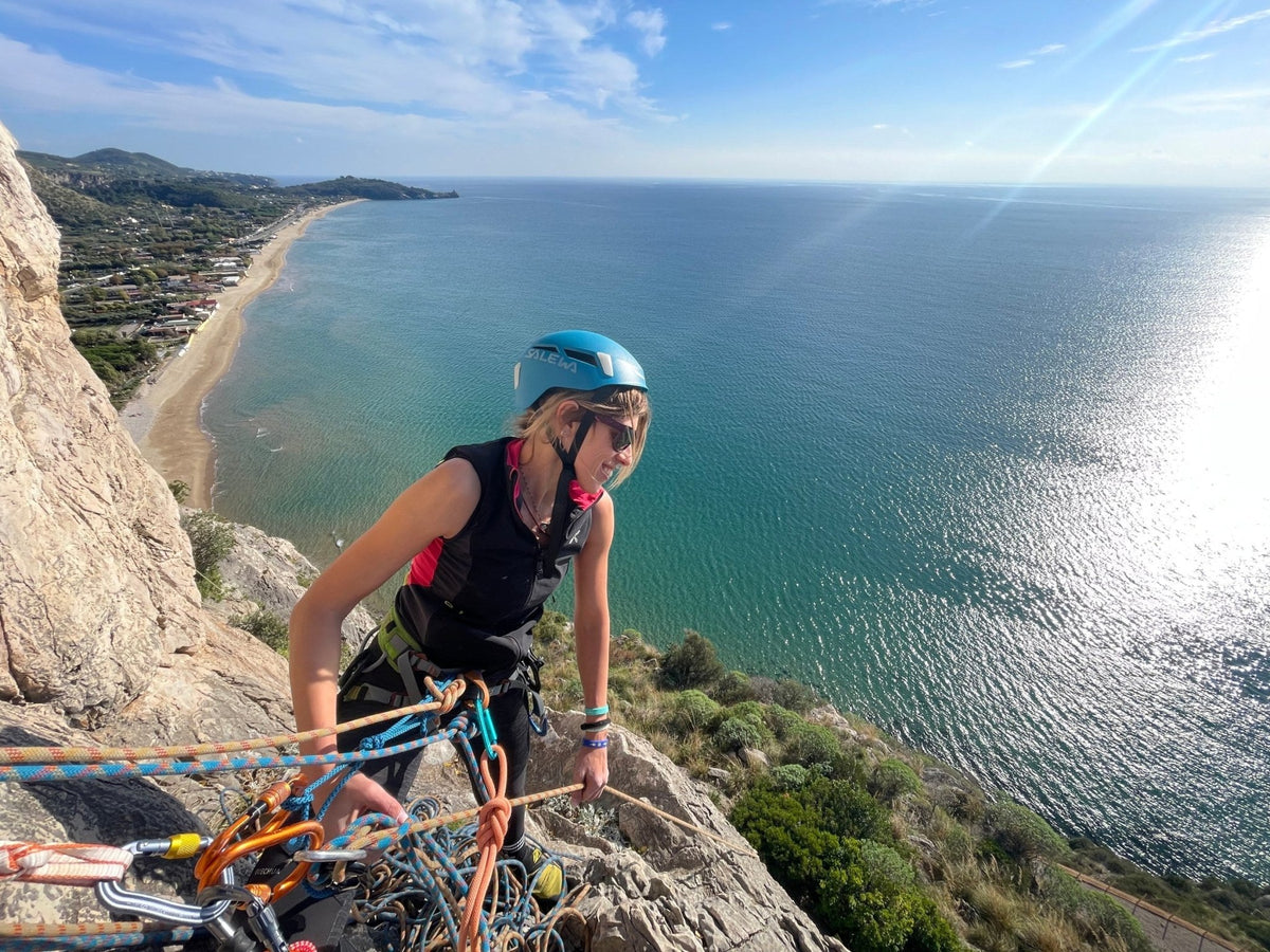 Corso Multipitch di Arrampicata su Roccia tra Sperlonga e la Montagna Spaccata – 2676 Falesia di Sperlonga, Lazio | Strike Adventure