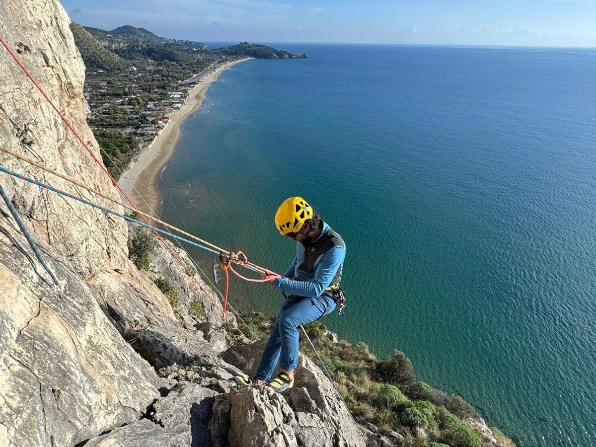 Corso Multipitch di Arrampicata su Roccia tra Sperlonga e la Montagna Spaccata – 2676 Falesia di Sperlonga, Lazio | Strike Adventure