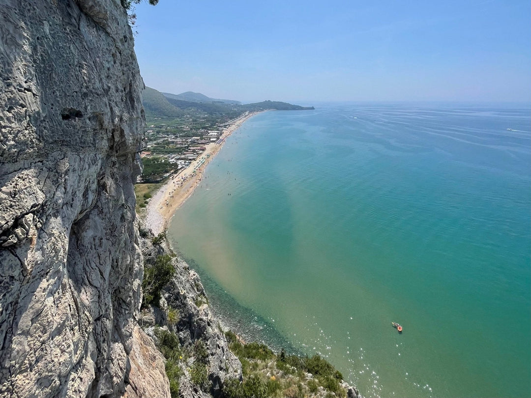 Corso Multipitch di Arrampicata su Roccia tra Sperlonga e la Montagna Spaccata – 2676 Falesia di Sperlonga, Lazio | Strike Adventure