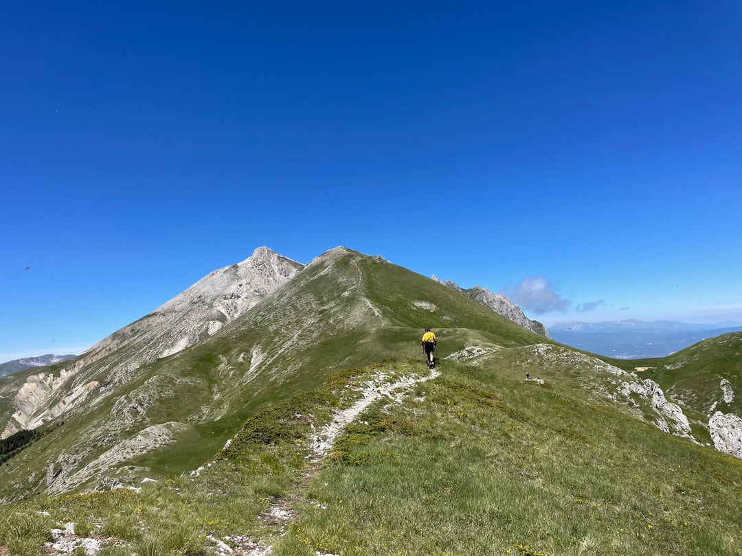Sul Gran Sasso tra Monte Siella e Canyon dello Scoppaturo con finale di arrosticini