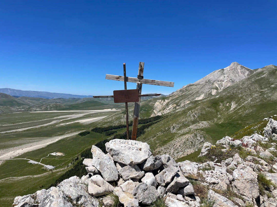 Sul Gran Sasso tra Monte Siella e Canyon dello Scoppaturo con finale di arrosticini