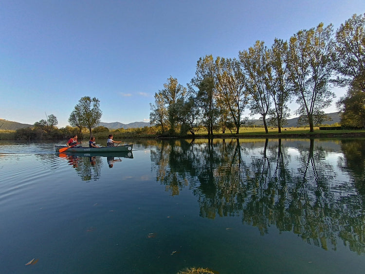 Escursione in canoa canadese al Lago di Posta Fibreno - Strike Adventure