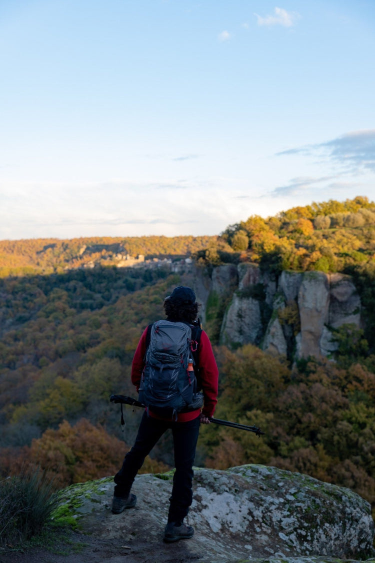 Trekking Escursione tra storia e natura: la piramide etrusca e il sito di S.Cecilia – Area Archeologica di Bomarzo, Lazio | Strike Adventure