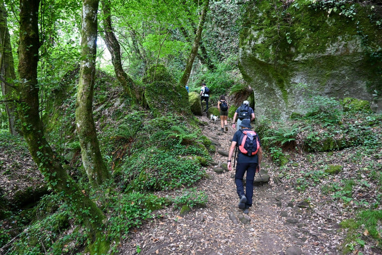 Trekking Escursione tra storia e natura: la piramide etrusca e il sito di S.Cecilia – Area Archeologica di Bomarzo, Lazio | Strike Adventure