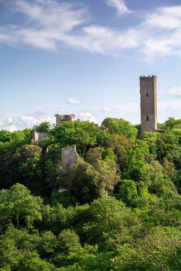 Escursione tra storia e natura: la piramide etrusca e le cascate di Chia - Strike Adventure