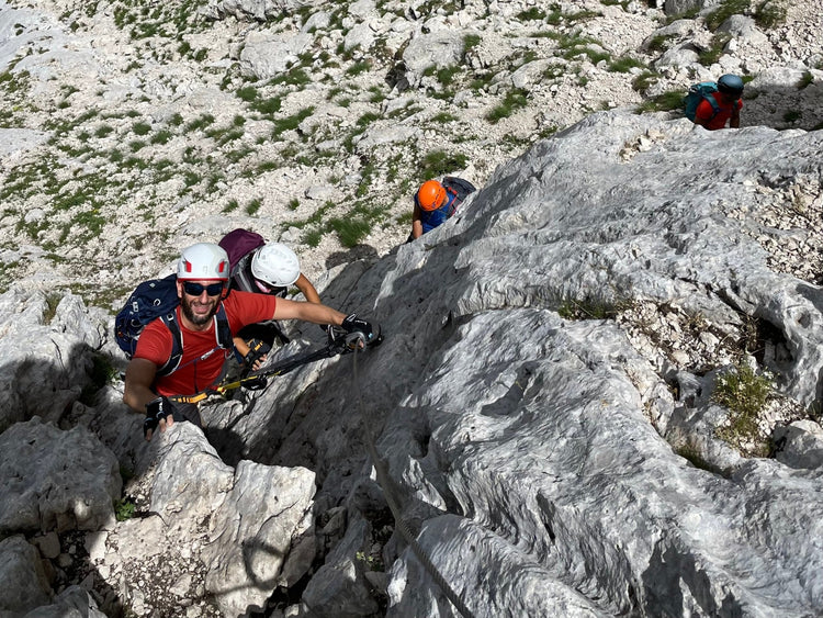 Ferrata Ventricini lungo il Grande Anello del Corno Piccolo – Parco Nazionale Gran Sasso e Monti della Laga, Abruzzo | Strike Adventure