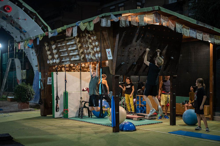 Giornata da Climber - Prova di Arrampicata Indoor (Boulder+Corda) - Strike Adventure