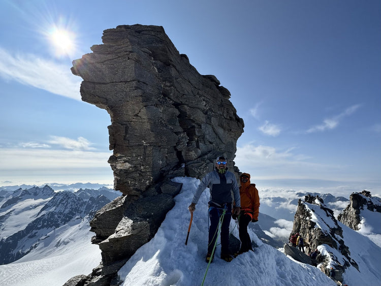 Gran Paradiso 4061m : un'ascesa alpinisitca tra ghiacciai, creste e panorami mozzafiato - Strike Adventure