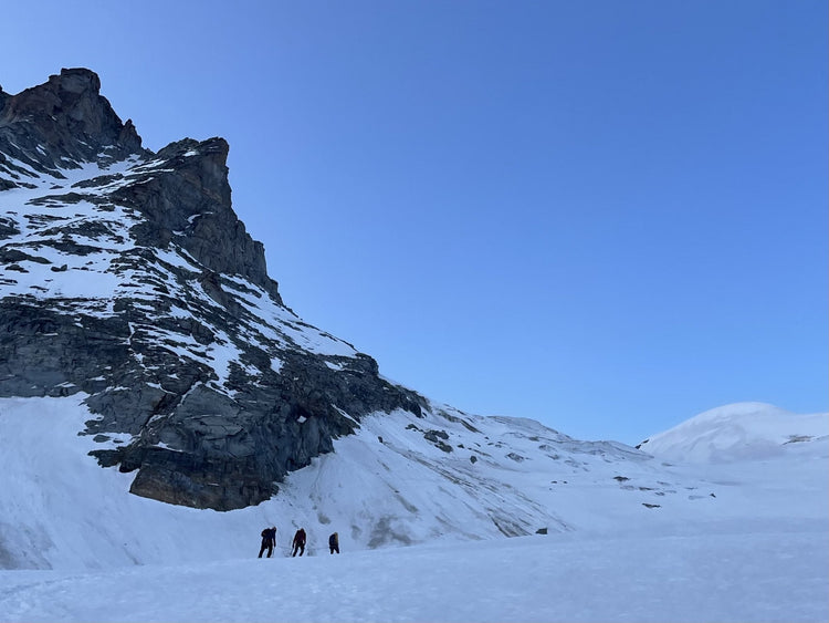 Gran Paradiso 4061m : un'ascesa alpinisitca tra ghiacciai, creste e panorami mozzafiato - Strike Adventure