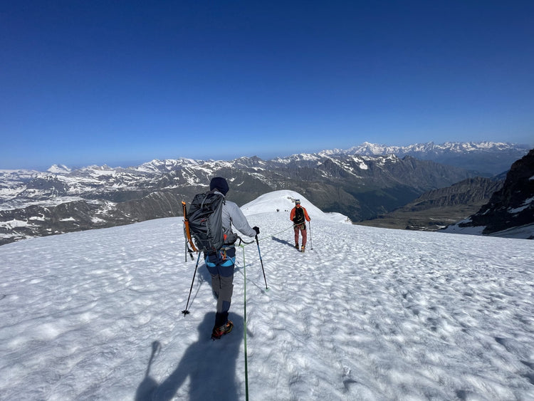 Gran Paradiso 4061m : un'ascesa alpinisitca tra ghiacciai, creste e panorami mozzafiato - Strike Adventure