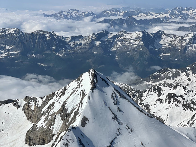 Gran Paradiso 4061m : un'ascesa alpinisitca tra ghiacciai, creste e panorami mozzafiato - Strike Adventure