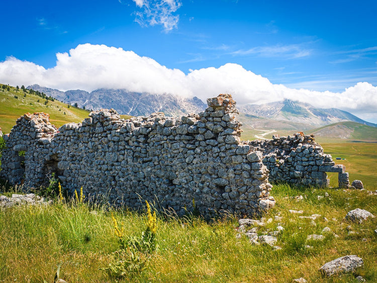I Laghetti Di Campo Imperatore, Cima Faiete e terzo tempo al Rifugio Racollo - Strike Adventure