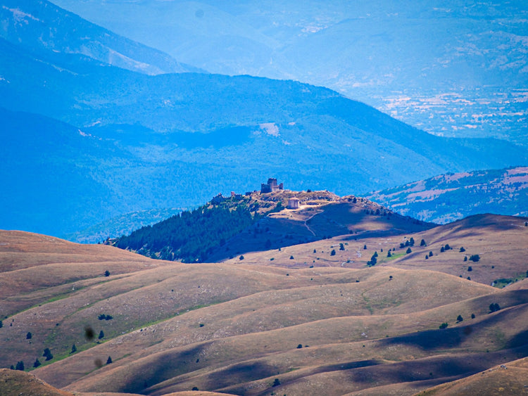 I Laghetti Di Campo Imperatore, Cima Faiete e terzo tempo al Rifugio Racollo - Strike Adventure