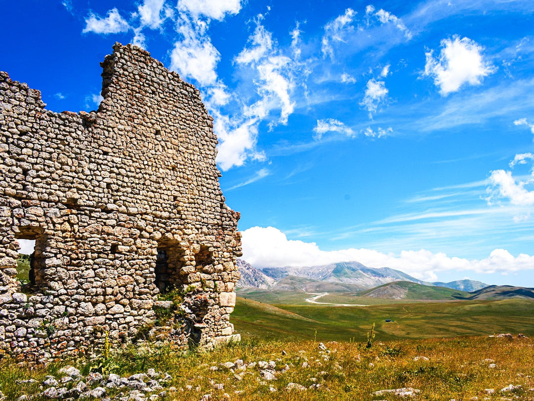 I Laghetti Di Campo Imperatore, Cima Faiete e terzo tempo al Rifugio Racollo - Strike Adventure